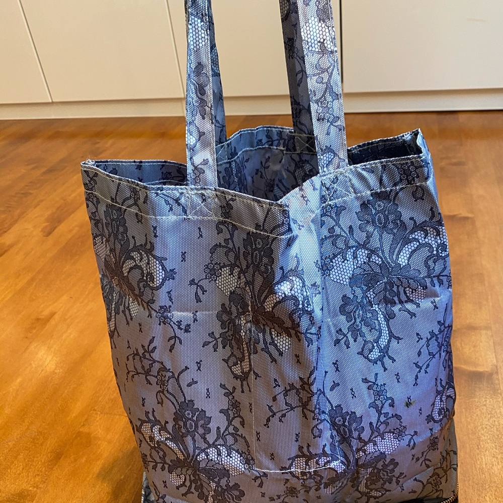 Fold up Reusable Bag - Picture 5 of 5